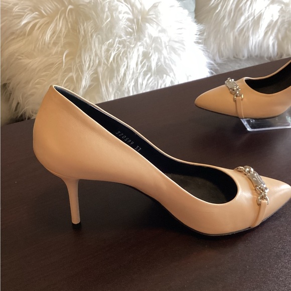 119. Nude Gucci Heels - Picture 5 of 12